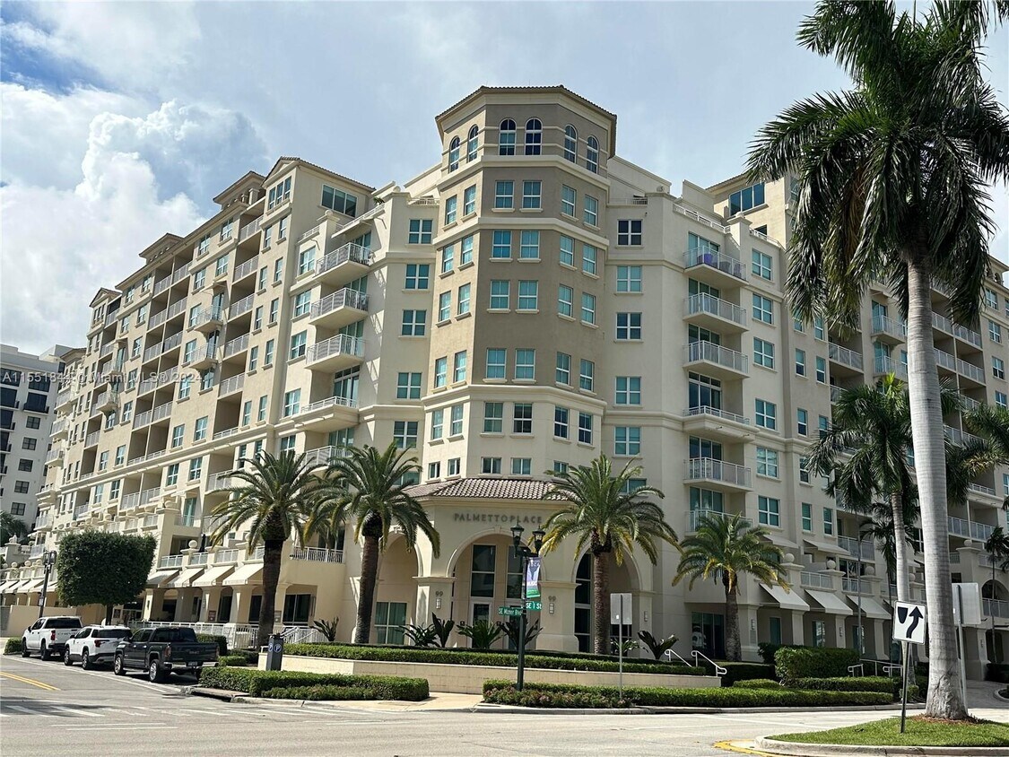 Primary Photo - 99 SE Mizner Blvd