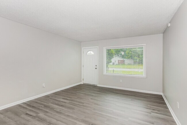 Building Photo - 3350 Fashion Dr