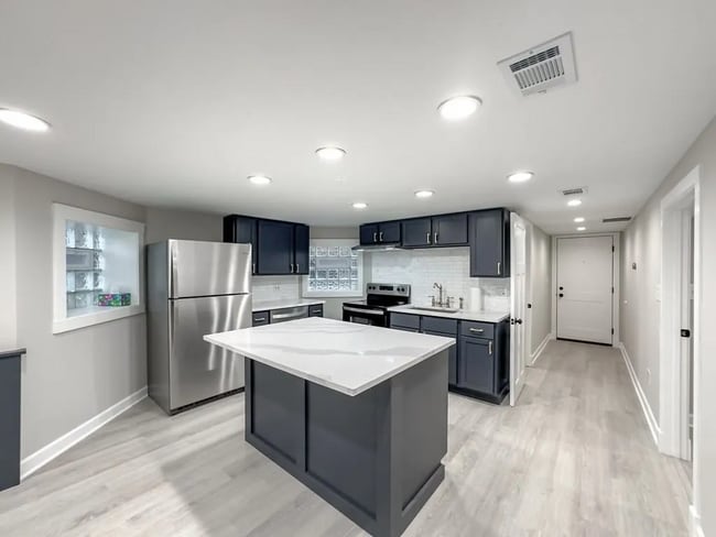 Foto del edificio - 1536 N Hamlin Ave