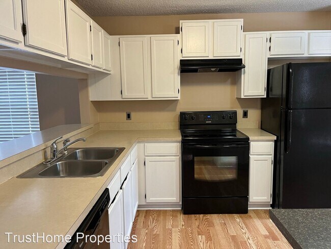 Building Photo - 3 br, 2 bath House - 894 E. Charing Cross ...