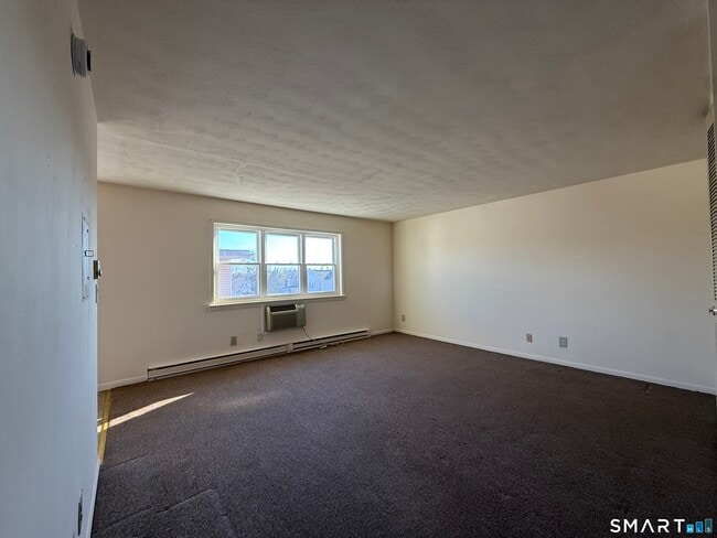 Building Photo - 35 Beers St