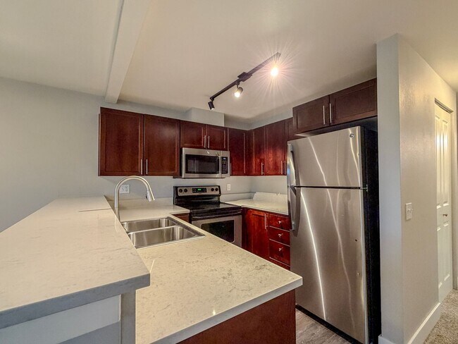 Building Photo - Gorgeous 2bd/2bth Lower Queen Anne Condo, $2,800/mo.