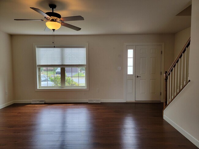 Foto del edificio - 5231 Summerfield Dr