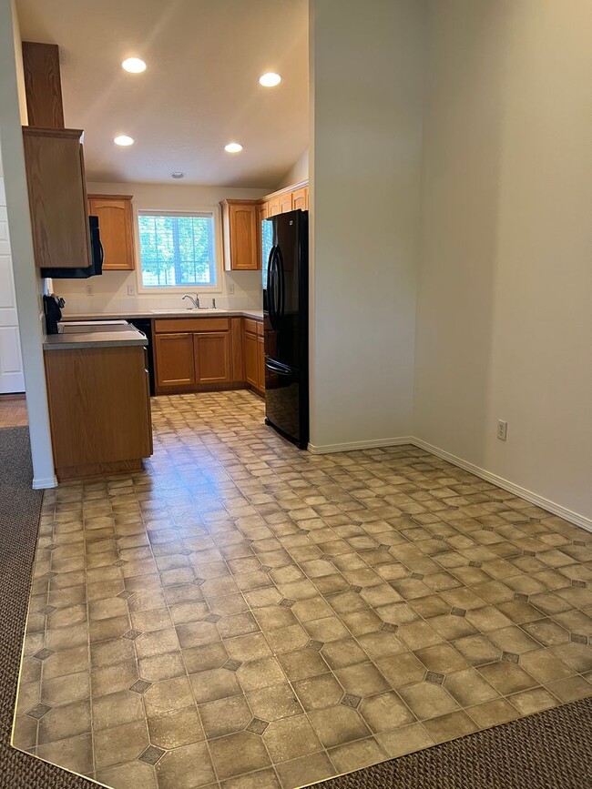 Building Photo - 1426 NW Chardonnay Dr