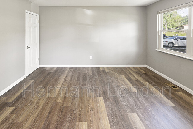 Foto del edificio - 3627 St Alban Dr