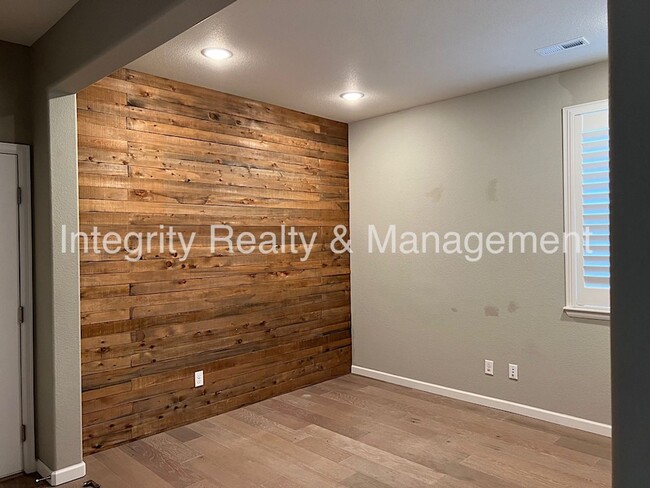 Building Photo - 1612 Castle Creek Cir