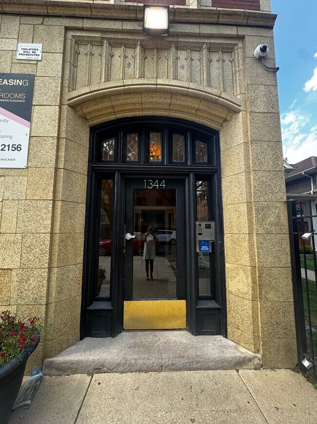 Foto del edificio - 1344 W Lunt Ave