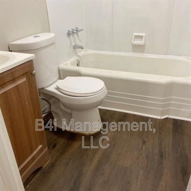 Building Photo - 110 Scott Hill St