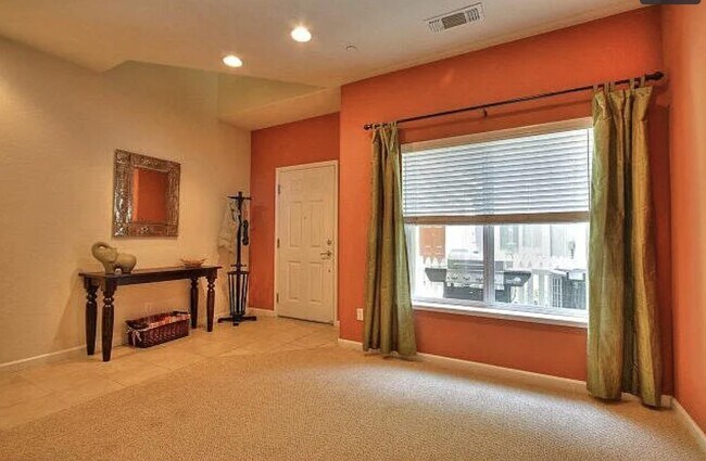 Building Photo - 1351 De Altura Common
