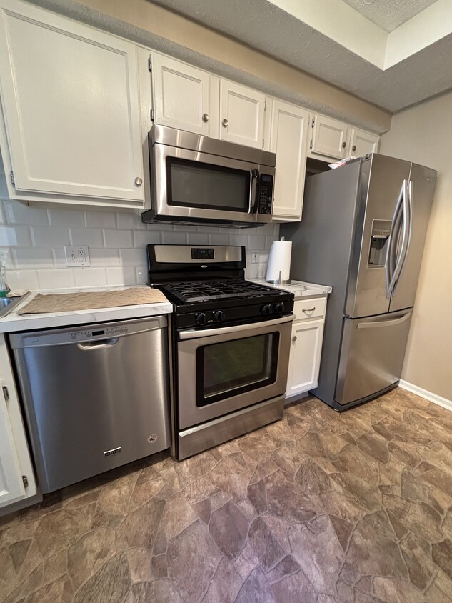 Stainless appliances including washer and dryer - 5738 Willow Lake Dr