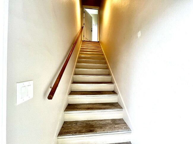 Foto del edificio - Beautifully Renovated 3 Bedroom Apartment on the 2nd Floor