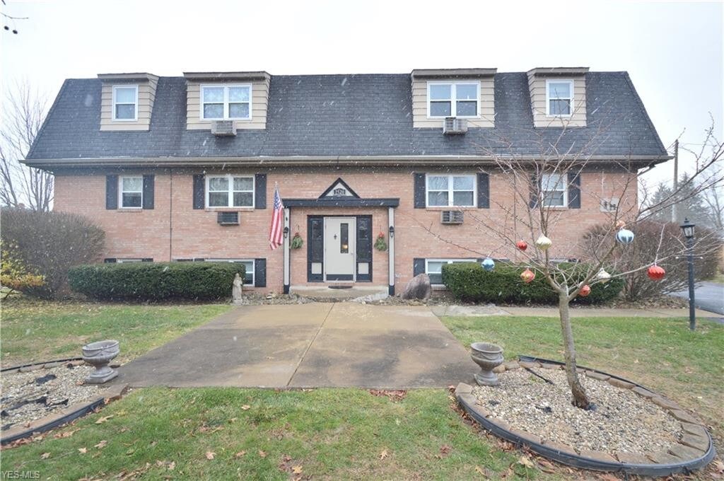 2520 Flintridge Dr, Youngstown, OH 44515 Apartment for Rent in