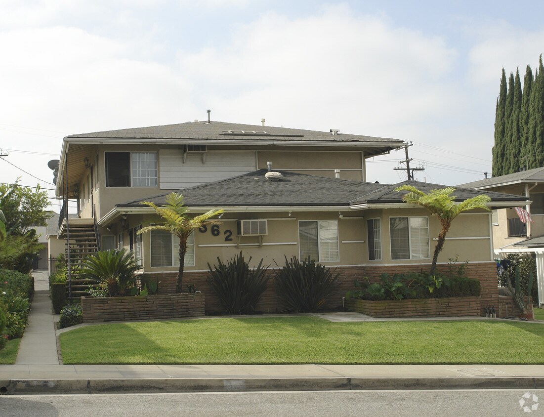 Foto principal - 862 W Carillo Dr