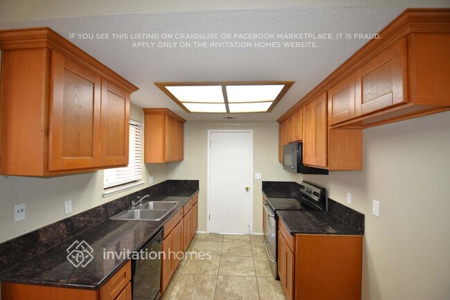 Foto del edificio - 1355 Colfax Dr
