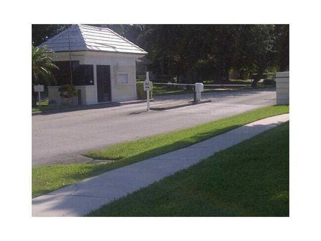 Building Photo - 3650 Whitehall Dr