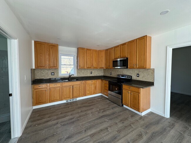 Foto del edificio - 21 Elk Creek Rd