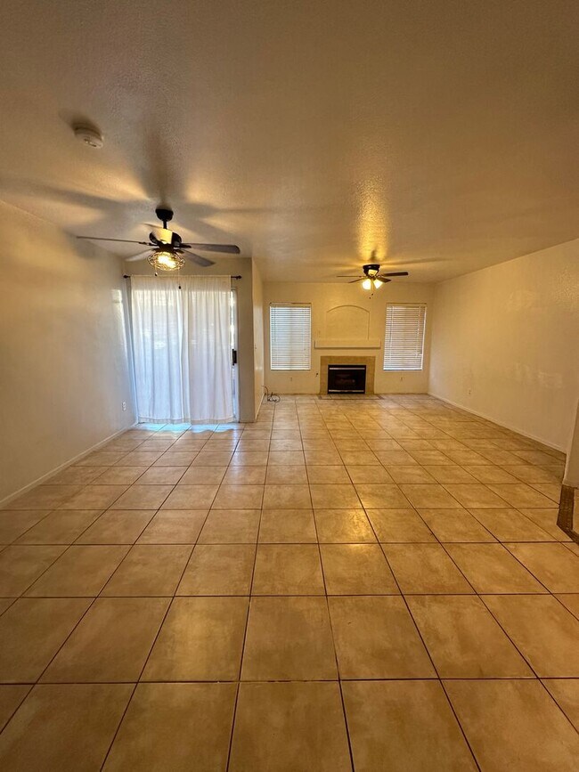 Foto del edificio - MUST SEE 2 BEDROOM CONDO!