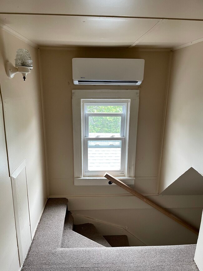 Building Photo - 472 Henry St