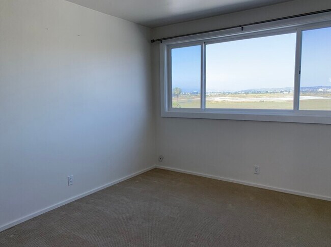 Building Photo - 6531 Vista Del Mar