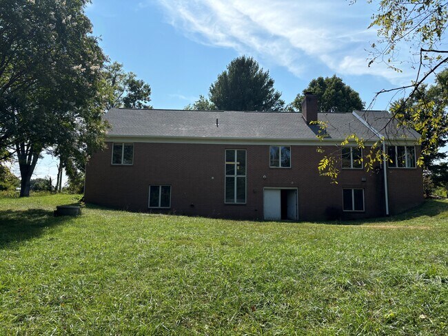 Building Photo - 38312 Charles Town Pike