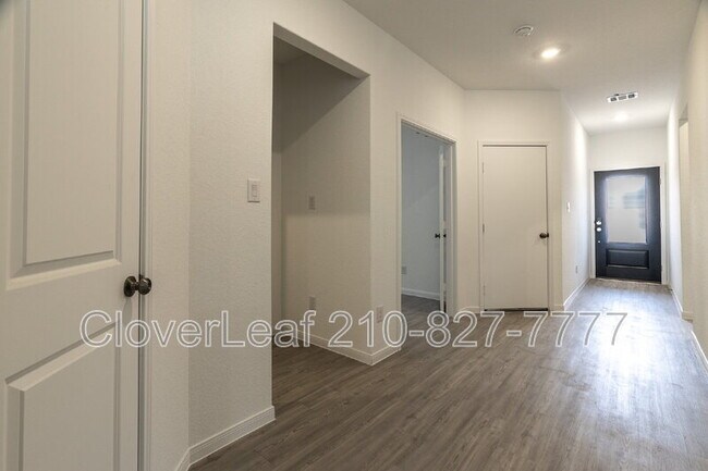 Foto del edificio - 6072 Companion Rd