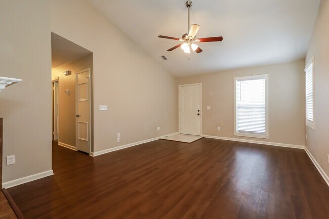 Foto del edificio - 8164 Fort Chiswell Trail