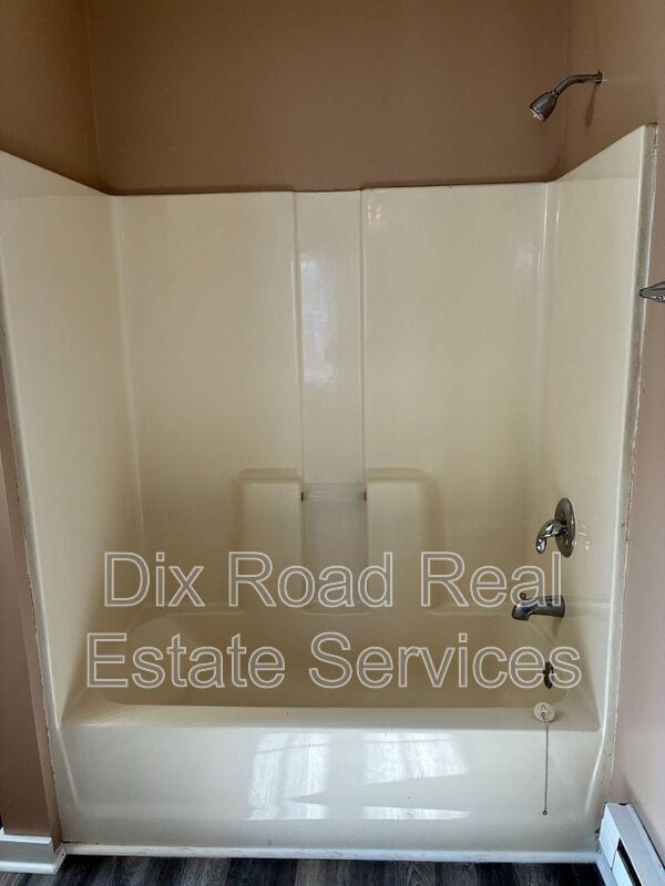 Building Photo - 829 Maple Ave