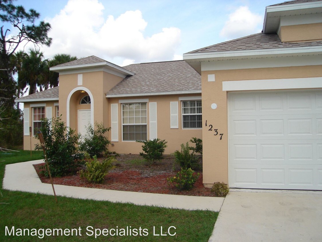 1237 SW Babcock Ave, Port Saint Lucie, FL 34953 House for Rent in Port Saint Lucie, FL