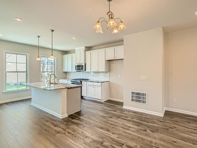 Foto del edificio - 3537 Hidden Valley Cir