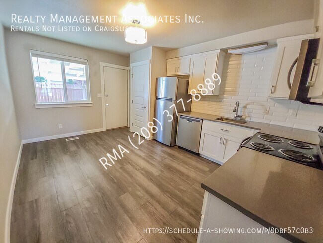 Foto del edificio - Newly Updated 2 Bedroom Duplex off Collist...