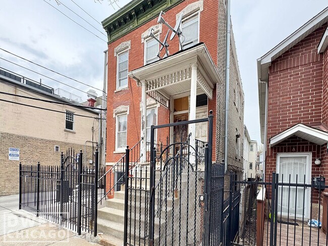 Foto del edificio - 1542 W Walton St