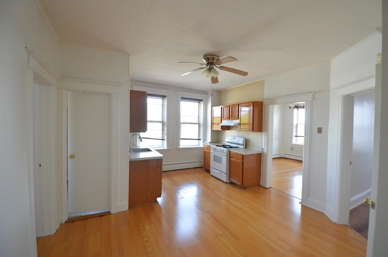 Primary Photo - 169-171-171 Avenue F