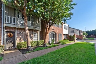 Building Photo - 2417 Jamestown Mal