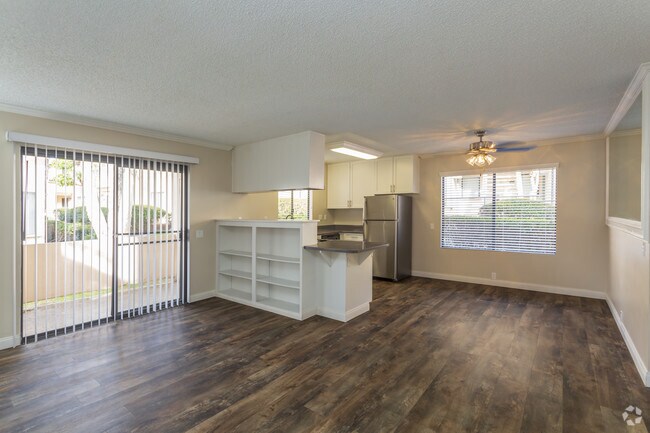 2 BR, 2 BA - 905 SF - Park Bonita