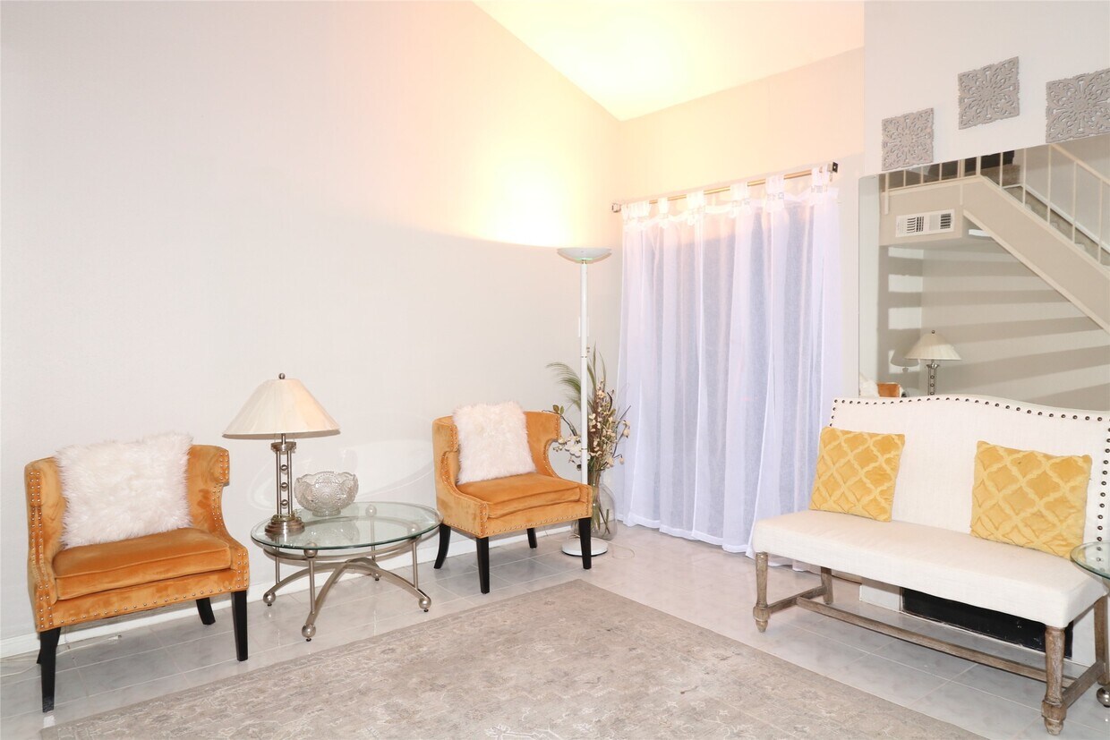 Foto principal - 10811 Richmond Ave.