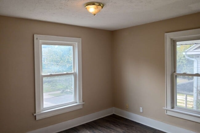 Building Photo - 1085 Delia Ave