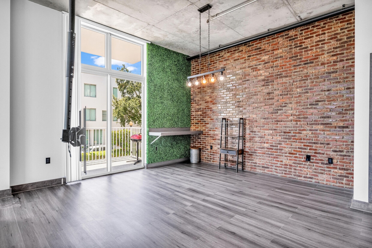 Foto principal - 2100 Van Buren St