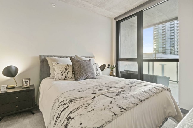 Building Photo - 146 N Ada St