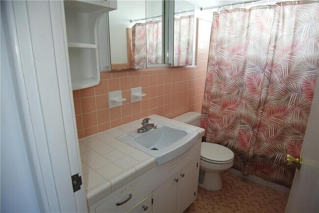 Building Photo - 1525 Ocean Dr