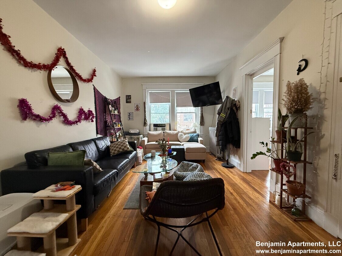 Primary Photo - 124 Wood Ave