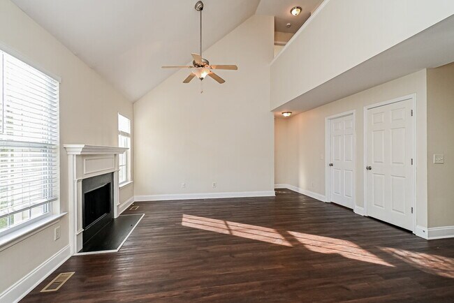 Foto del edificio - 1565 Bridgecrest Dr