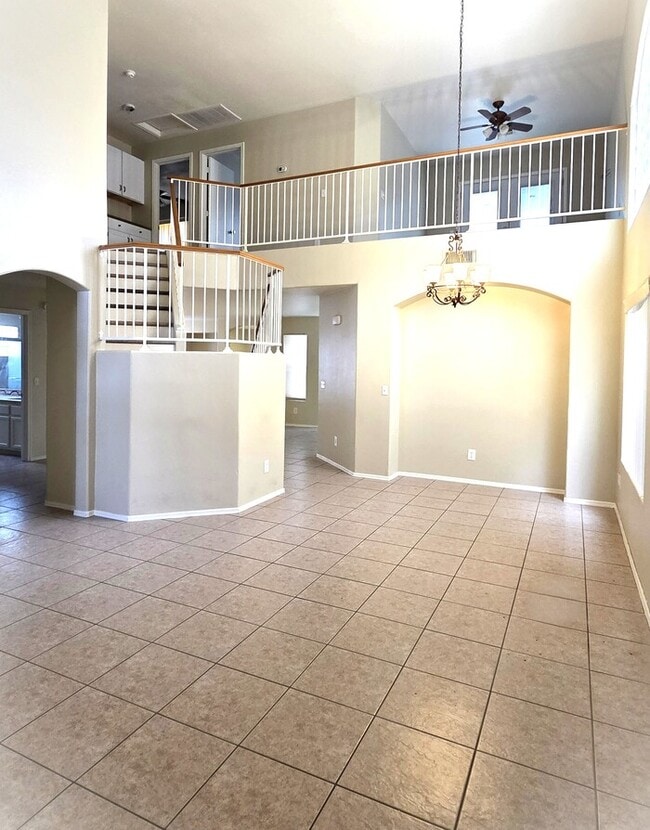 Building Photo - Stunning 4-bedroom 2-bathroom home