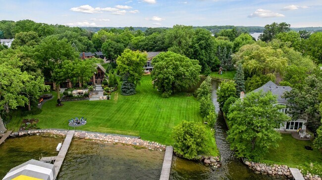 Foto del edificio - Minnetonka Lakeshore