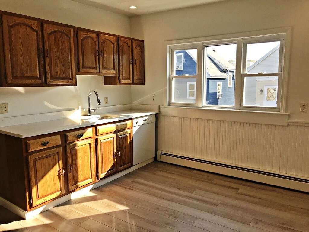 Primary Photo - 22 Parkdale St