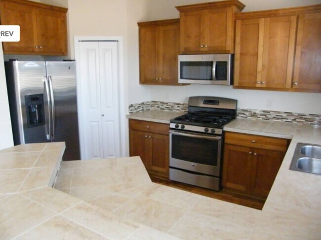 Foto del edificio - Beautiful 5 Bedroom 3 Bath with Bonus Room...