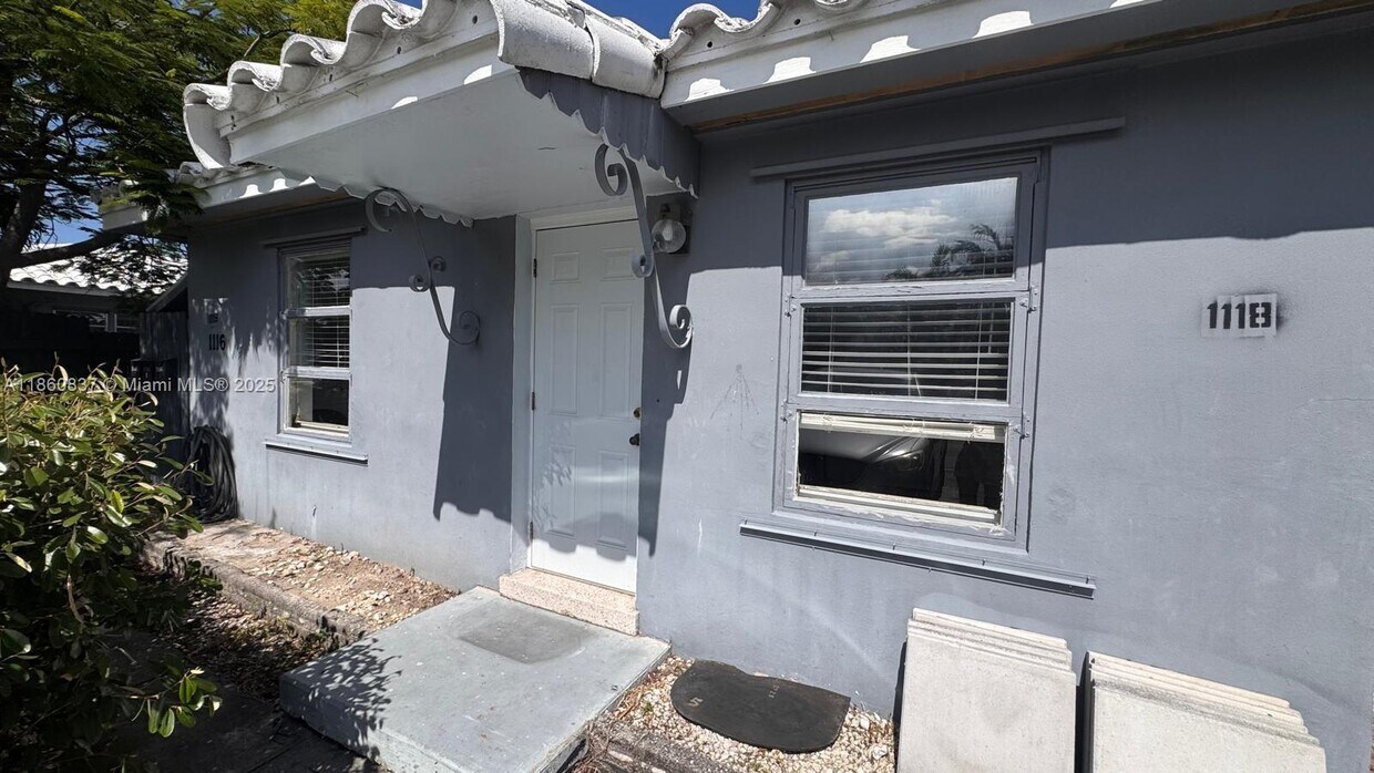Foto principal - 1116 NE 16th Terrace