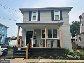 Building Photo - 517 Newton Ave