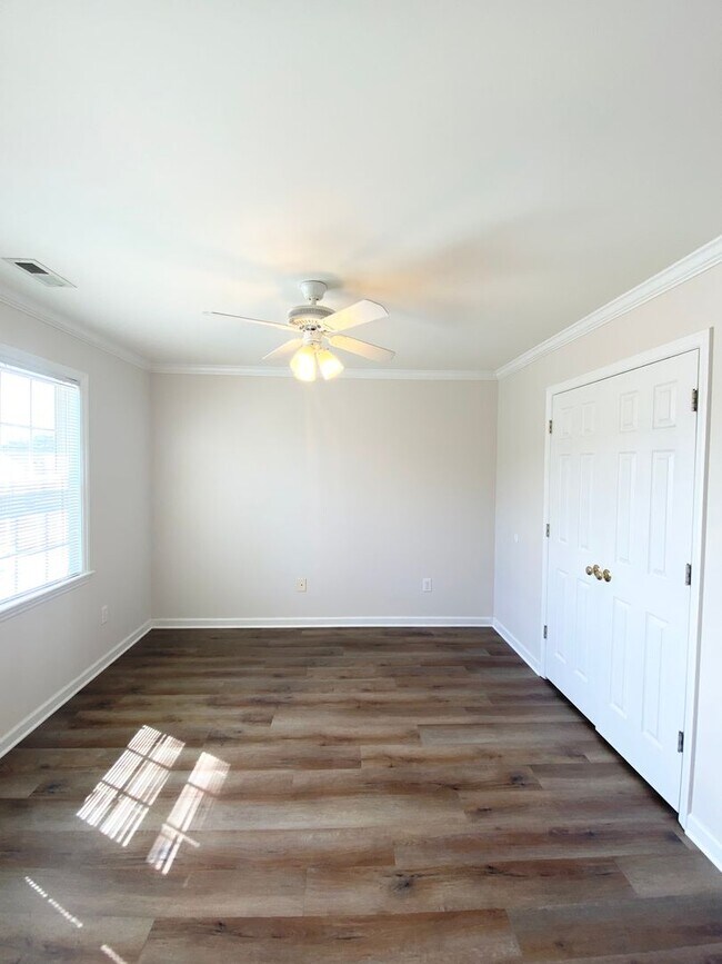 Foto del edificio - 330 Commons Dr