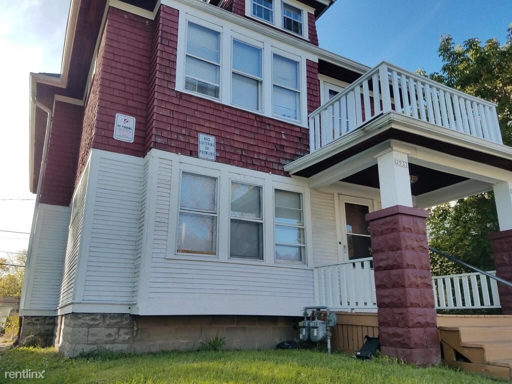 Primary Photo - 2533 N Hubbard St