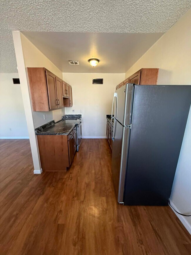 Foto del edificio - 1518 E Hedrick Dr